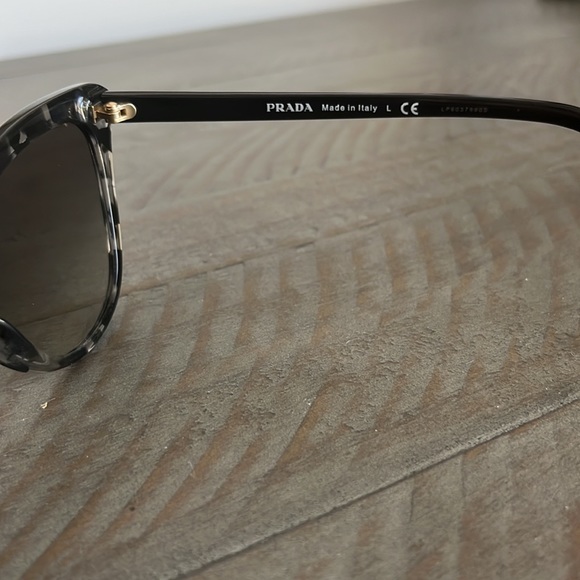 Prada SPR01V - Picture 8 of 10